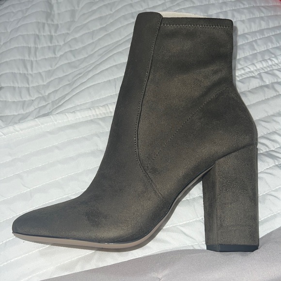 Aldo | Olive Ankle Boots - Picture 4 of 4